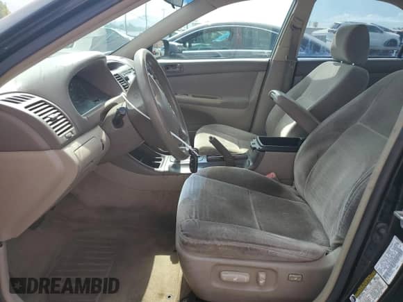 2004 Toyota Camry LE with VIN 4T1BE32K04U263111, listed as a Copart auction lot 81783475 with 261,771 mi miles and Clean title. Bid and sale history available at DreamBid. Image 7.