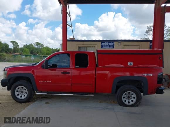 2012 Chevrolet Silverado 1500 LS with VIN 1GCRKREA4CZ318646, listed as a IAAI auction lot 43508338 with 257,336 mi miles and . Bid and sale history available at DreamBid. Image 14.