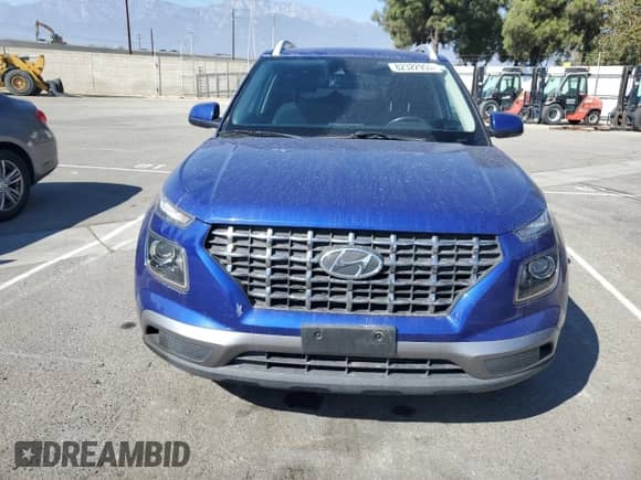 2021 Hyundai Venue Denim with VIN KMHRC8A3XMU120288, listed as a Copart auction lot 82322955 with 86,055 mi miles and Salvage title. Bid and sale history available at DreamBid. Image 5.