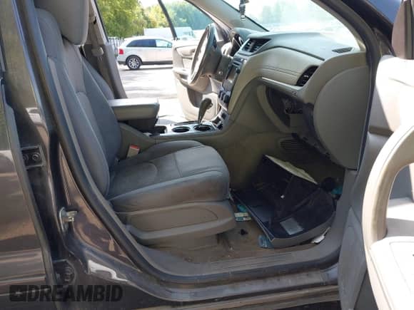 2015 Chevrolet Traverse LT with VIN 1GNKVGKD5FJ295450, listed as a IAAI auction lot 43157937 with Not provided miles and . Bid and sale history available at DreamBid. Image 5.