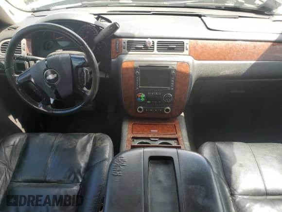 2008 Chevrolet Tahoe LTZ z VIN 1GNFC13J38R215169, wystawiony jako Copart lot #61545145 z przebiegiem Nie podano mil oraz Szkoda całkowita • Salvage title. Historia ofert i sprzedaży dostępna na DreamBid. Obrazek 8.