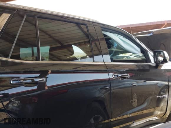 2021 Chevrolet Tahoe Premier с VIN 1GNSKSKD4MR153133, выставлен на аукционе IAAI как лот 41745464 с пробегом Не указан миль и . История ставок и продаж доступна на DreamBid. Изображение 14.