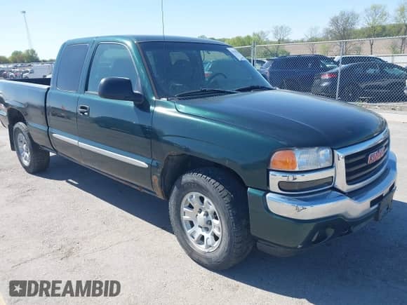 2005 GMC Sierra 1500 SLE with VIN 1GTEK19BX5E341135, listed as a IAAI auction lot 42220266 with 172,451 mi miles and . Bid and sale history available at DreamBid. Image 1.