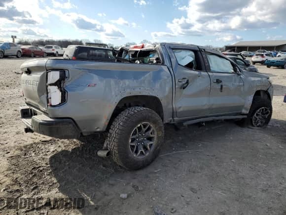 2024 Chevrolet Colorado 4WD ZR2 z VIN 1GCPTFEK3R1227497, wystawiony jako Copart lot #42200055 z przebiegiem 2 921 mil mil oraz Szkoda całkowita • Salvage title. Historia ofert i sprzedaży dostępna na DreamBid. Obrazek 3.