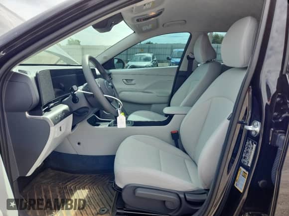 2025 Hyundai Kona SE с VIN KM8HA3AB6SU273694, выставлен на аукционе Copart как лот 63033865 с пробегом 3 157 миль миль и Списание • Salvage title. История ставок и продаж доступна на DreamBid. Изображение 7.