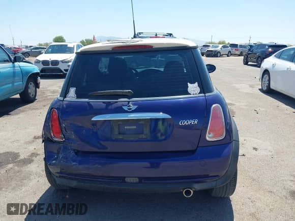 2005 MINI Hardtop с VIN WMWRC33455TJ66516, выставлен на аукционе IAAI как лот 42689294 с пробегом 224 262 миль миль и . История ставок и продаж доступна на DreamBid. Изображение 16.