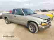 2000 Chevrolet S-10 LS с VIN 1GCCS1959Y8272930, выставлен на аукционе Copart как лот 45386215 с пробегом 242 801 миль миль и Списание • Salvage title. История ставок и продаж доступна на DreamBid. Изображение 4.