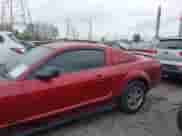 2005 Ford Mustang Deluxe z VIN 1ZVFT80N655110828, wystawiony jako IAAI lot #43424977 z przebiegiem 170 331 mil mil oraz . Historia ofert i sprzedaży dostępna na DreamBid. Obrazek 6.