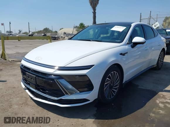 2025 Hyundai Sonata Limited с VIN KMHL54JJ6SA119371, выставлен на аукционе IAAI как лот 42953277 с пробегом 10 336 миль миль и . История ставок и продаж доступна на DreamBid. Изображение 2.