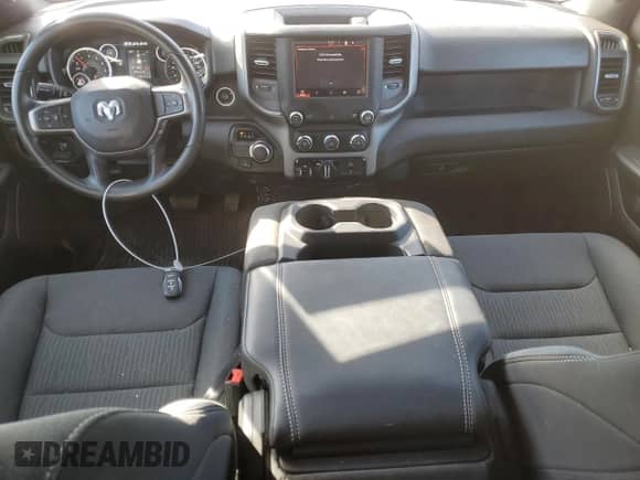 2024 Ram 1500 Tradesman z VIN 1C6RRECT6RN214076, wystawiony jako Copart lot #77194494 z przebiegiem 11 539 mil mil oraz Szkoda całkowita • Salvage title. Historia ofert i sprzedaży dostępna na DreamBid. Obrazek 8.