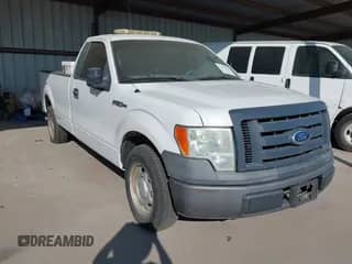 2010 Ford F-150 XL с VIN 1FTMF1CW6AKC17967, выставлен на аукционе IAAI как лот 42925196 с пробегом 230 770 миль миль и . История ставок и продаж доступна на DreamBid. Изображение 1.