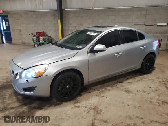 2012 Volvo S60 T6 с VIN YV1902FH9C2056019, выставлен на аукционе Copart как лот 83937575 с пробегом 98 476 миль миль и Списание • Salvage title. История ставок и продаж доступна на DreamBid. Изображение 1.