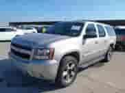 2007 Chevrolet Suburban LTZ z VIN 3GNFC16J57G103628, wystawiony jako IAAI lot #42373026 z przebiegiem 293 570 mil mil oraz . Historia ofert i sprzedaży dostępna na DreamBid. Obrazek 2.