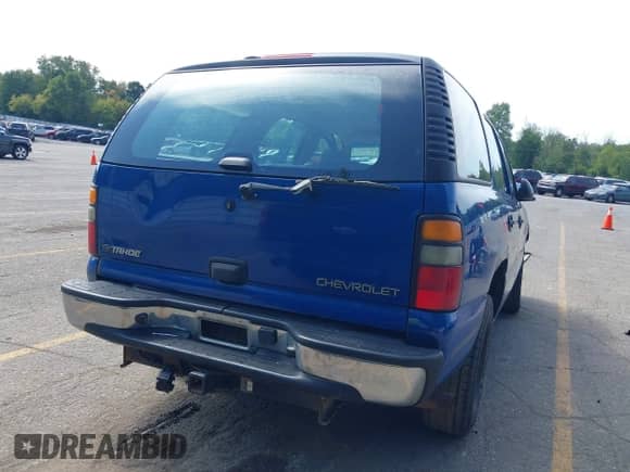 2005 Chevrolet Tahoe LS с VIN 1GNEC13Z05R259286, выставлен на аукционе IAAI как лот 43191939 с пробегом Не указан миль и . История ставок и продаж доступна на DreamBid. Изображение 17.