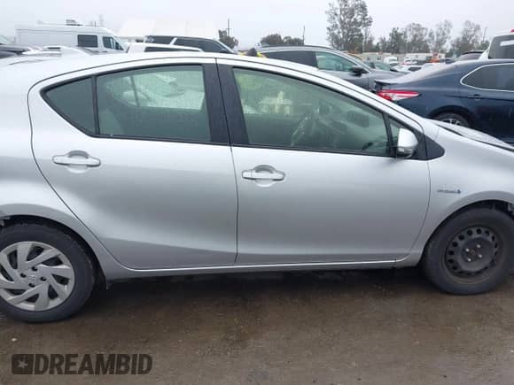 2015 Toyota Prius One z VIN JTDKDTB35F1575641, wystawiony jako IAAI lot #41803870 z przebiegiem 129 286 mil mil oraz . Historia ofert i sprzedaży dostępna na DreamBid. Obrazek 13.