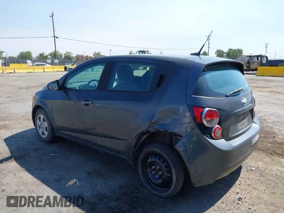 2013 Chevrolet Sonic LS с VIN 1G1JB6SG9D4117157, выставлен на аукционе IAAI как лот 42703451 с пробегом 74 101 миль миль и . История ставок и продаж доступна на DreamBid. Изображение 3.