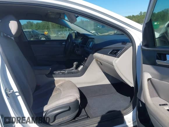 2015 Hyundai Sonata Limited with VIN 5NPE34AF2FH124029, listed as a IAAI auction lot 43447325 with 209,523 mi miles and . Bid and sale history available at DreamBid. Image 5.