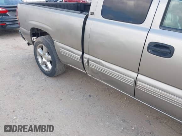 2002 Chevrolet Silverado 1500 LS with VIN 2GCEC19T221270290, listed as a IAAI auction lot 43084494 with 126,807 mi miles and . Bid and sale history available at DreamBid. Image 6.