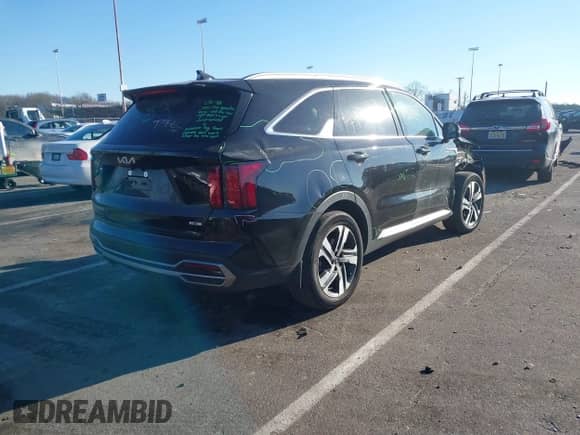 2023 Kia Sorento SX Prestige with VIN KNDRKDLG1P5154070, listed as a IAAI auction lot 41333118 with 15,706 mi miles and . Bid and sale history available at DreamBid. Image 4.