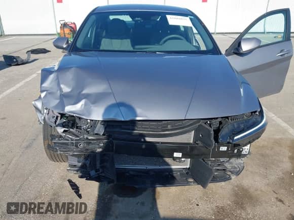 2025 Hyundai Elantra z VIN KMHLL44G0SU855257, wystawiony jako IAAI lot #42804855 z przebiegiem 11 807 mil mil oraz . Historia ofert i sprzedaży dostępna na DreamBid. Obrazek 6.