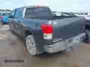 2013 Toyota Tundra с VIN 5TFEM5F12DX059359, выставлен на аукционе IAAI как лот 42451101 с пробегом 236 522 миль миль и . История ставок и продаж доступна на DreamBid. Изображение 3.