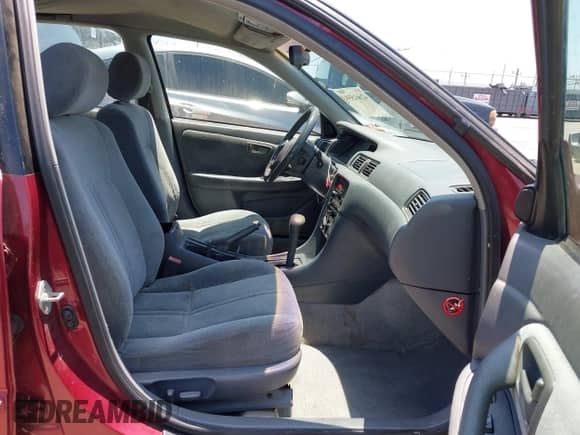 1997 Toyota Camry LE z VIN 4T1BF22K9VU003654, wystawiony jako IAAI lot #42661559 z przebiegiem 156 215 mil mil oraz . Historia ofert i sprzedaży dostępna na DreamBid. Obrazek 5.