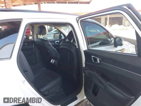 2021 Kia Sorento S with VIN 5XYRL4LC2MG008418, listed as a IAAI auction lot 43352984 with 123,104 mi miles and . Bid and sale history available at DreamBid. Image 8.