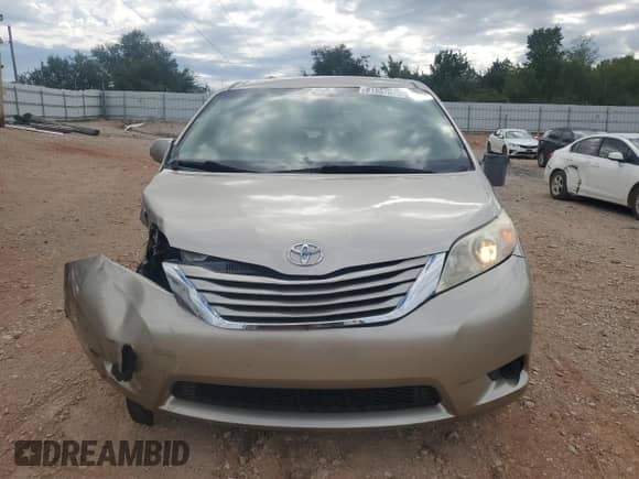 2017 Toyota Sienna LE Auto Access Seat z VIN 5TDKZ3DC3HS861573, wystawiony jako Copart lot #81557075 z przebiegiem 83 431 mil mil oraz Szkoda całkowita • Salvage title. Historia ofert i sprzedaży dostępna na DreamBid. Obrazek 5.