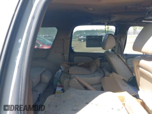 2009 Chevrolet Suburban LTZ z VIN 1GNFK36339R200149, wystawiony jako IAAI lot #42385935 z przebiegiem Nie podano mil oraz . Historia ofert i sprzedaży dostępna na DreamBid. Obrazek 8.