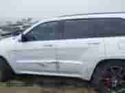 2015 Jeep Grand Cherokee SRT z VIN 1C4RJFDJ5FC190072, wystawiony jako IAAI lot #42980152 z przebiegiem 90 580 mil mil oraz . Historia ofert i sprzedaży dostępna na DreamBid. Obrazek 13.