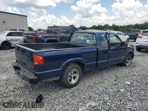 2003 Chevrolet S-10 LS с VIN 1GCCS19X638124955, выставлен на аукционе Copart как лот 64734675 с пробегом 246 520 миль миль и На запчасти • Non repairable. История ставок и продаж доступна на DreamBid. Изображение 3.
