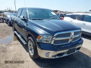 2018 Ram 1500 Big Horn z VIN 1C6RR6LT1JS132672, wystawiony jako IAAI lot #43161381 z przebiegiem 136 924 mil mil oraz . Historia ofert i sprzedaży dostępna na DreamBid. Obrazek 1.