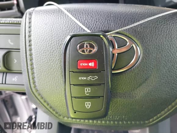 2024 Toyota Tacoma SR5 z VIN 3TMKB5FN2RM000305, wystawiony jako IAAI lot #42108145 z przebiegiem Nie podano mil oraz . Historia ofert i sprzedaży dostępna na DreamBid. Obrazek 11.