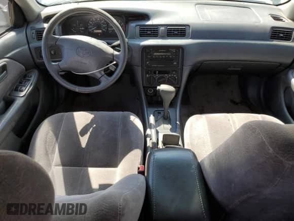 1997 Toyota Camry LE z VIN 4T1BF22K9VU025069, wystawiony jako Copart lot #69765475 z przebiegiem 616 478 mil mil oraz Szkoda całkowita • Salvage title. Historia ofert i sprzedaży dostępna na DreamBid. Obrazek 8.