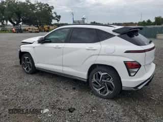 2024 Hyundai Kona N Line z VIN KM8HA3A31RU108350, wystawiony jako Copart lot #62904154 z przebiegiem 3 912 mil mil oraz Szkoda całkowita • Salvage title. Historia ofert i sprzedaży dostępna na DreamBid. Obrazek 2.