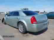 2005 Chrysler 300 300 z VIN 2C3JA43R95H140865, wystawiony jako IAAI lot #43090050 z przebiegiem 88 466 mil mil oraz . Historia ofert i sprzedaży dostępna na DreamBid. Obrazek 3.