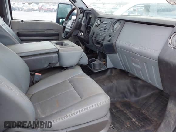 2013 Ford F-250 XL z VIN 1FT7X2A62DEA09882, wystawiony jako IAAI lot #41759945 z przebiegiem 56 894 mil mil oraz . Historia ofert i sprzedaży dostępna na DreamBid. Obrazek 5.