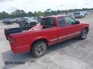2001 Chevrolet S-10 LS Xtreme z VIN 1GCCS195718162108, wystawiony jako IAAI lot #43279768 z przebiegiem 235 158 mil mil oraz . Historia ofert i sprzedaży dostępna na DreamBid. Obrazek 4.