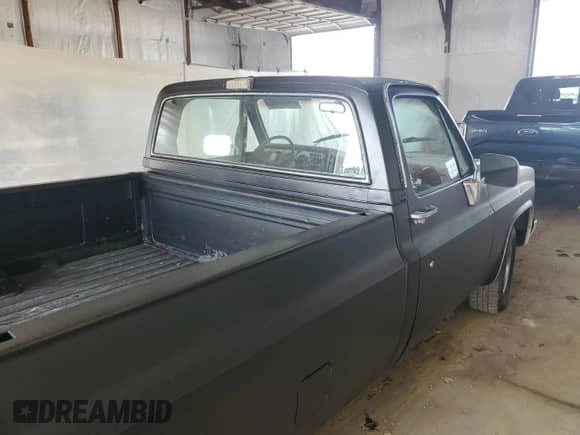 1986 Chevrolet Silverado 1500 с VIN 1GCDC14H4GF395709, выставлен на аукционе Copart как лот 63965905 с пробегом 13 358 миль миль и Чистый • Clean title. История ставок и продаж доступна на DreamBid. Изображение 10.