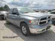 2020 Ram 1500 SLT z VIN 1C6RR7TT3LS101318, wystawiony jako Copart lot #71127345 z przebiegiem 120 316 mil mil oraz Szkoda całkowita • Salvage title. Historia ofert i sprzedaży dostępna na DreamBid. Obrazek 4.