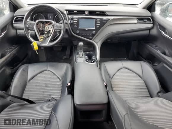 2020 Toyota Camry SE z VIN 4T1G11AK1LU977349, wystawiony jako Copart lot #85936825 z przebiegiem 65 735 mil mil oraz Czysty tytuł • Clean title. Historia ofert i sprzedaży dostępna na DreamBid. Obrazek 8.