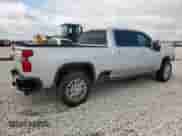 2023 Chevrolet Silverado 3500HD High Country z VIN 2GC4YVEY9P1716318, wystawiony jako Copart lot #55137785 z przebiegiem 56 773 mil mil oraz Szkoda całkowita • Salvage title. Historia ofert i sprzedaży dostępna na DreamBid. Obrazek 3.