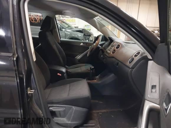 2009 Volkswagen Tiguan с VIN WVGCV75N49W510725, выставлен на аукционе IAAI как лот 42851940 с пробегом 212 752 миль миль и . История ставок и продаж доступна на DreamBid. Изображение 5.