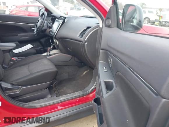 2023 Mitsubishi Outlander ES z VIN JA4ARUAU7PU009231, wystawiony jako IAAI lot #41297400 z przebiegiem 37 153 mil mil oraz . Historia ofert i sprzedaży dostępna na DreamBid. Obrazek 5.