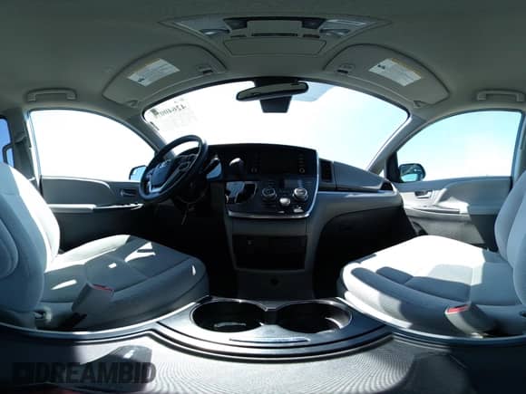 2019 Toyota Sienna LE Auto Access Seat z VIN 5TDKZ3DC0KS973786, wystawiony jako IAAI lot #42640076 z przebiegiem 45 470 mil mil oraz . Historia ofert i sprzedaży dostępna na DreamBid. Obrazek 19.