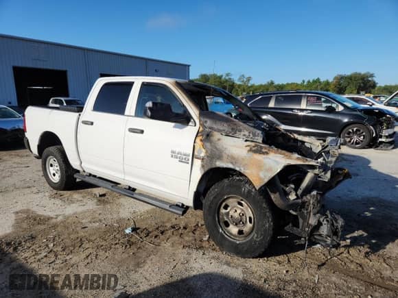 2019 Ram 1500 Express z VIN 1C6RR7KT3KS579383, wystawiony jako Copart lot #85266205 z przebiegiem Nie podano mil oraz Nie do naprawy • Non repairable. Historia ofert i sprzedaży dostępna na DreamBid. Obrazek 4.