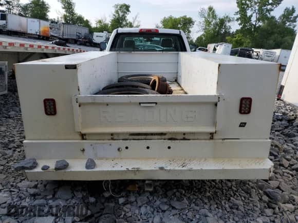 2018 Chevrolet Silverado 3500HD Work Truck с VIN 1GB4KYCY6JF124885, выставлен на аукционе Copart как лот 61154445 с пробегом 115 687 миль миль и Списание • Salvage title. История ставок и продаж доступна на DreamBid. Изображение 6.