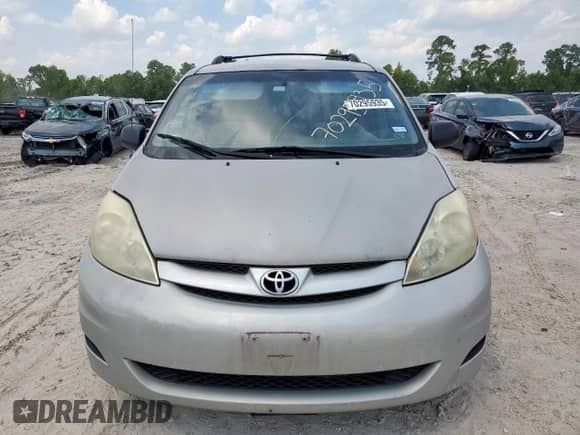 2008 Toyota Sienna LE z VIN 5TDZK23C48S183009, wystawiony jako Copart lot #70295935 z przebiegiem 184 241 mil mil oraz Szkoda całkowita • Salvage title. Historia ofert i sprzedaży dostępna na DreamBid. Obrazek 5.