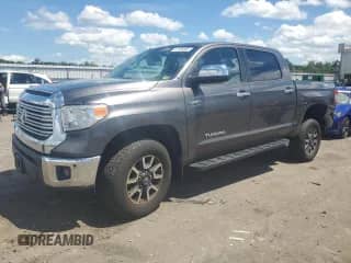 2015 Toyota Tundra Limited z VIN 5TFHY5F15FX469805, wystawiony jako Copart lot #61155305 z przebiegiem 113 159 mil mil oraz Szkoda całkowita • Salvage title. Historia ofert i sprzedaży dostępna na DreamBid. Obrazek 1.