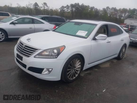 2016 Hyundai Equus Signature with VIN KMHGH4JH5GU106039, listed as a IAAI auction lot 41913941 with 103,126 mi miles and . Bid and sale history available at DreamBid. Image 2.